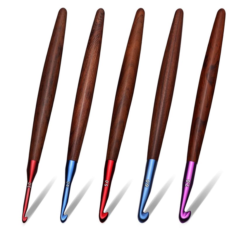 Wooden Crochet Hooks Ergonomic Handle - Crochets ergonomiques à manche en bois