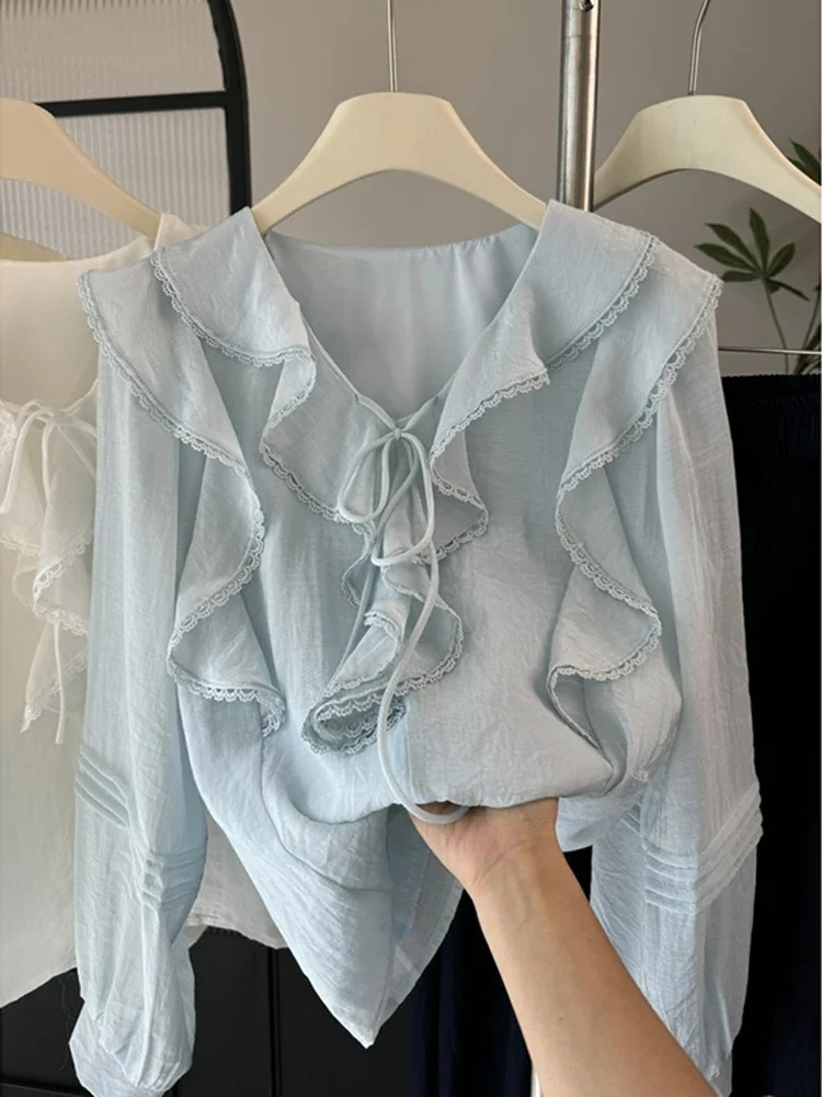 Embroidery - Chemisier chic à col en V